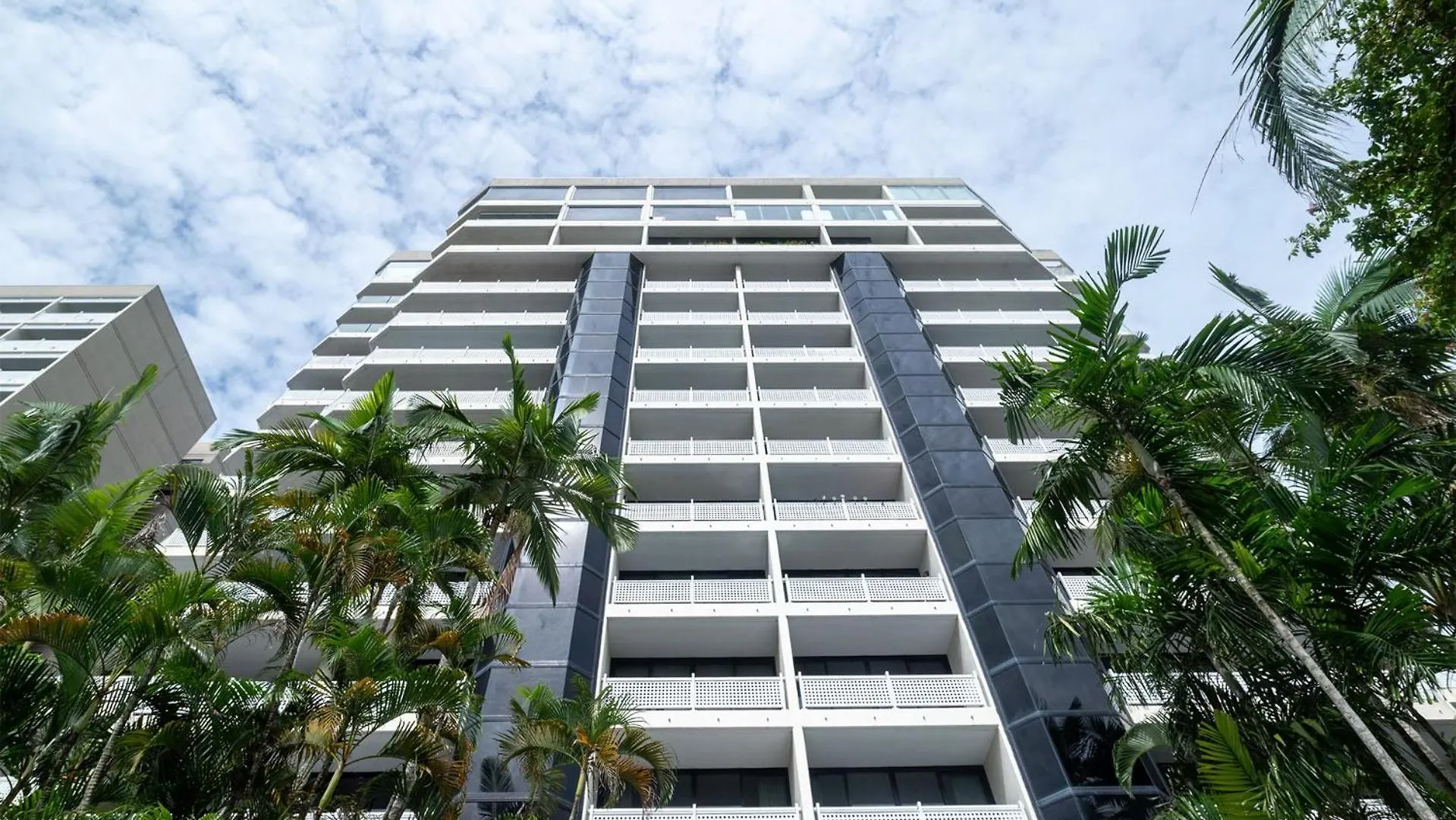 Belle Escapes Rydges Plaza Esplanade 54 With Stunning Ocean Views Apartment Cairns