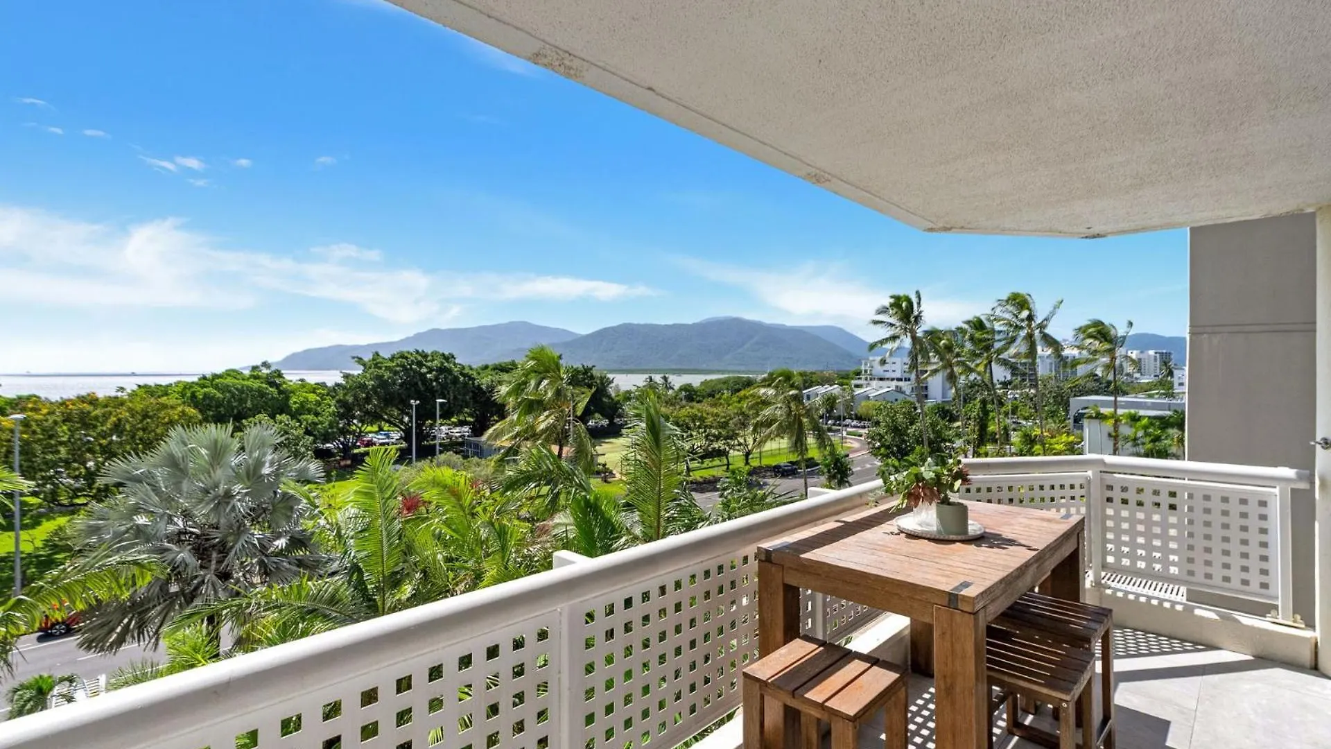 Belle Escapes Rydges Plaza Esplanade 54 With Stunning Ocean Views Apartment Cairns Australia