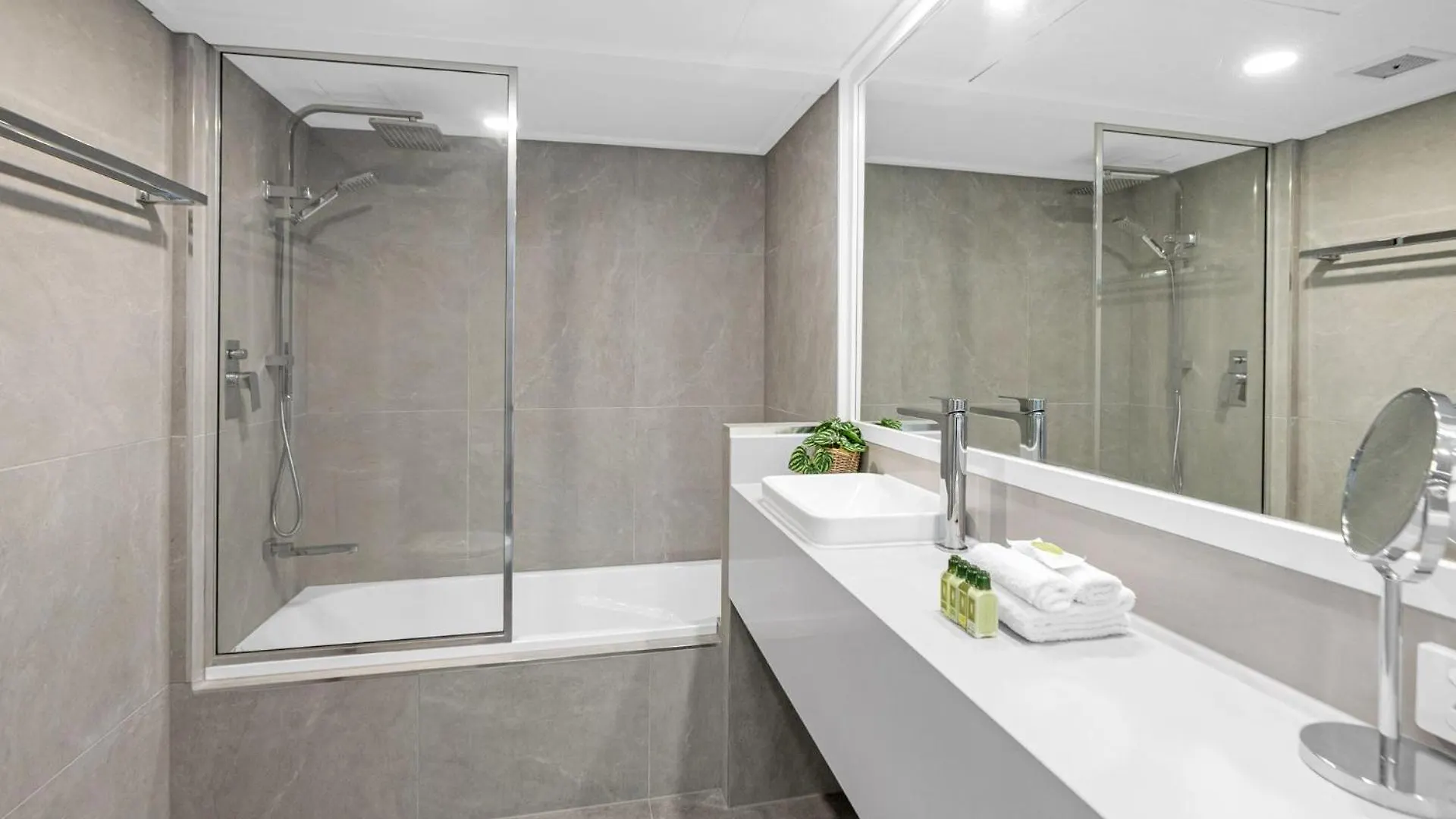 Belle Escapes Rydges Plaza Esplanade 54 With Stunning Ocean Views Apartment Cairns Australia