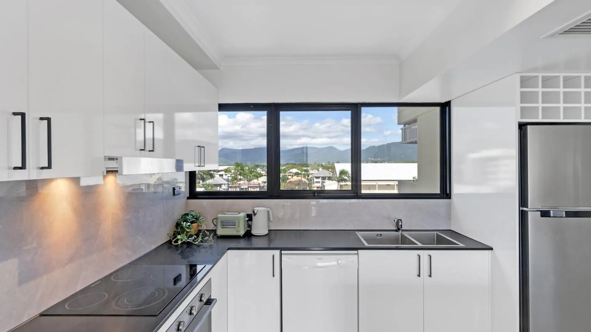 Belle Escapes Rydges Plaza Esplanade 54 With Stunning Ocean Views Apartment Cairns Australia