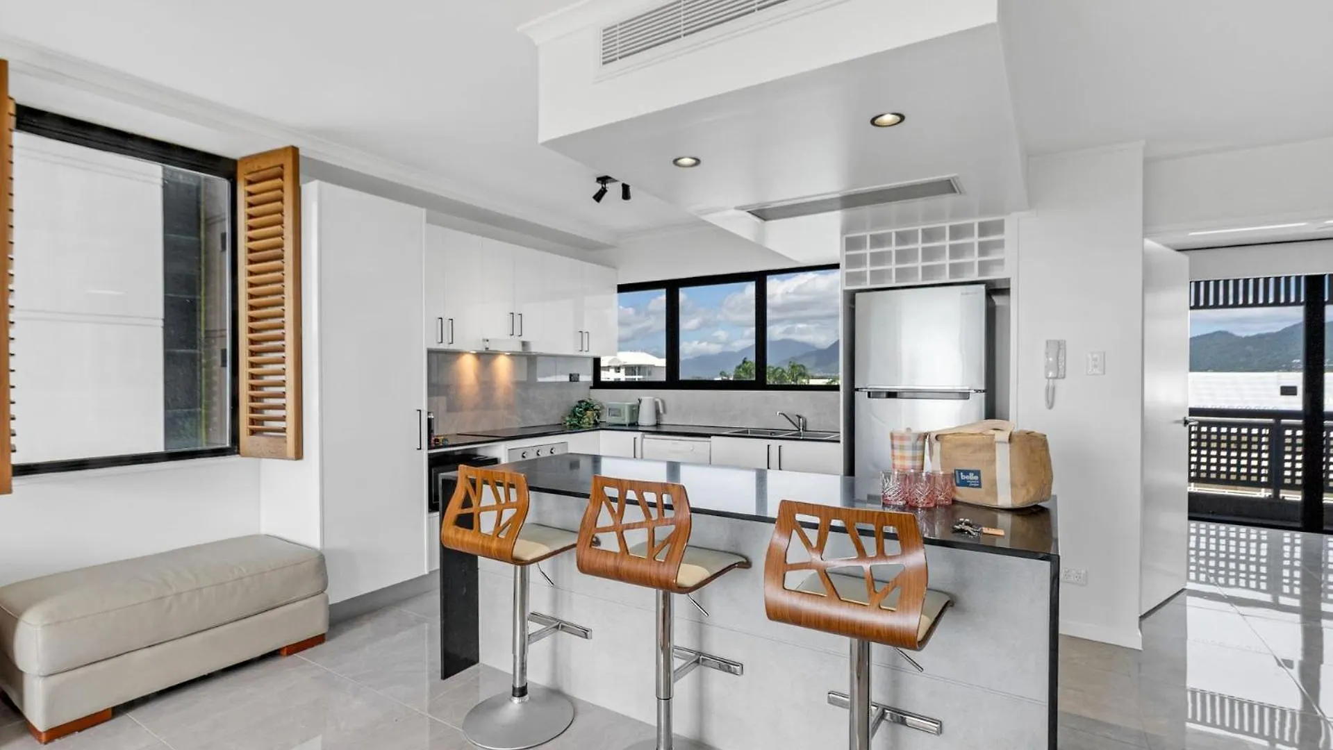 Belle Escapes Rydges Plaza Esplanade 54 With Stunning Ocean Views Apartment Cairns