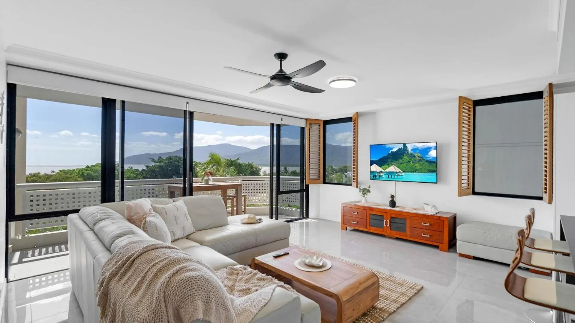 Belle Escapes Rydges Plaza Esplanade 54 With Stunning Ocean Views Apartment Cairns
