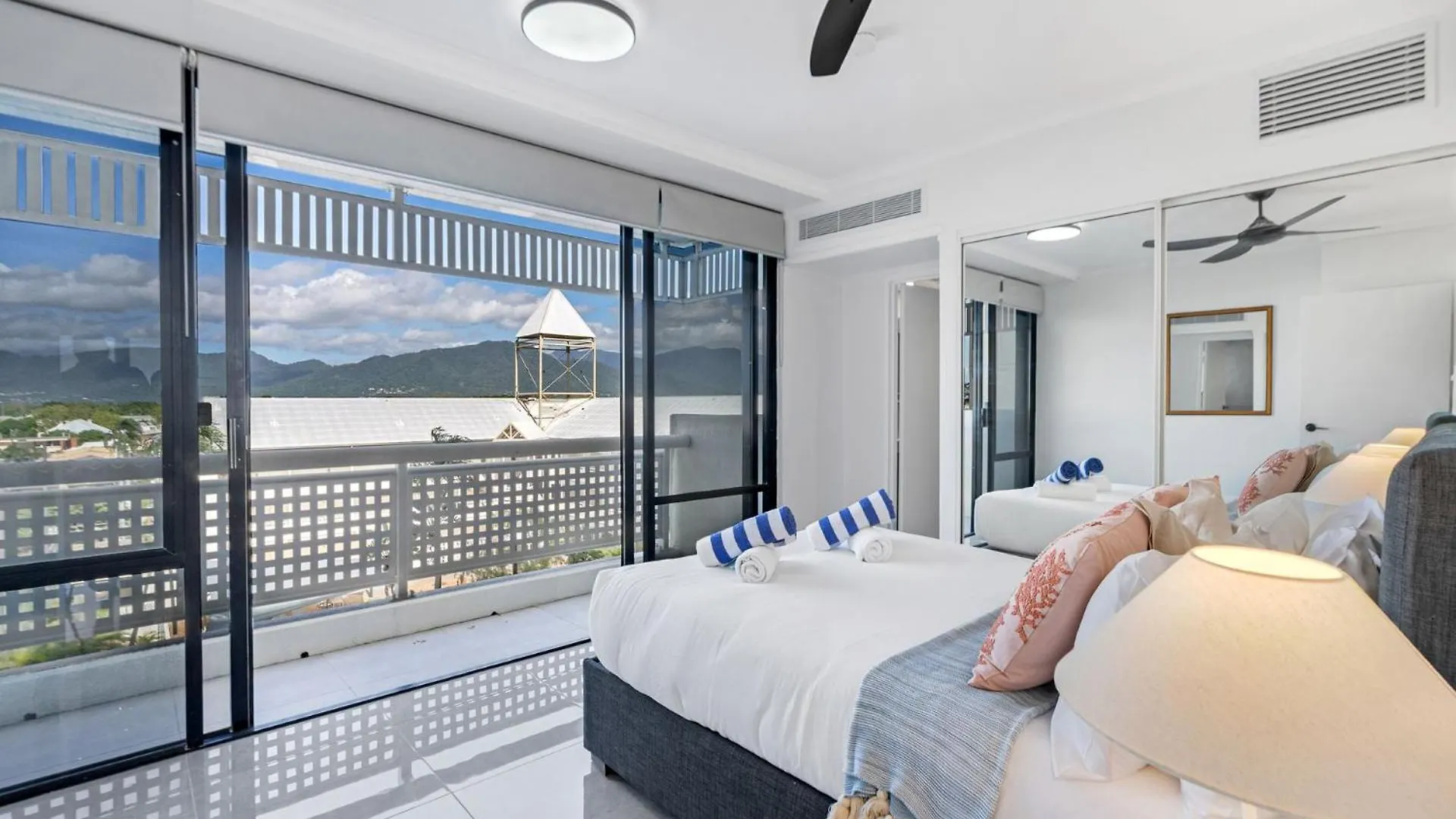 Belle Escapes Rydges Plaza Esplanade 54 With Stunning Ocean Views Apartment Cairns